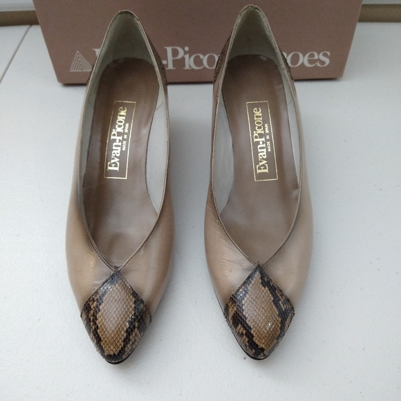 VINTAGE NEVER WORN EVAN PICONE pump. - Picture 3 of 10